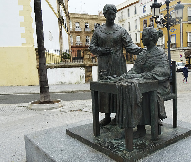estatua de Las cigarreras en Cádiz estatua de Las cigarreras en Cádiz